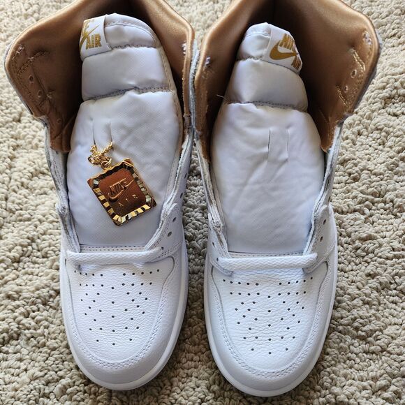 Wmns Air Jordan 1 Retro OG High Metallic Gold Brand New Sz 12 - Picture 4 of 10